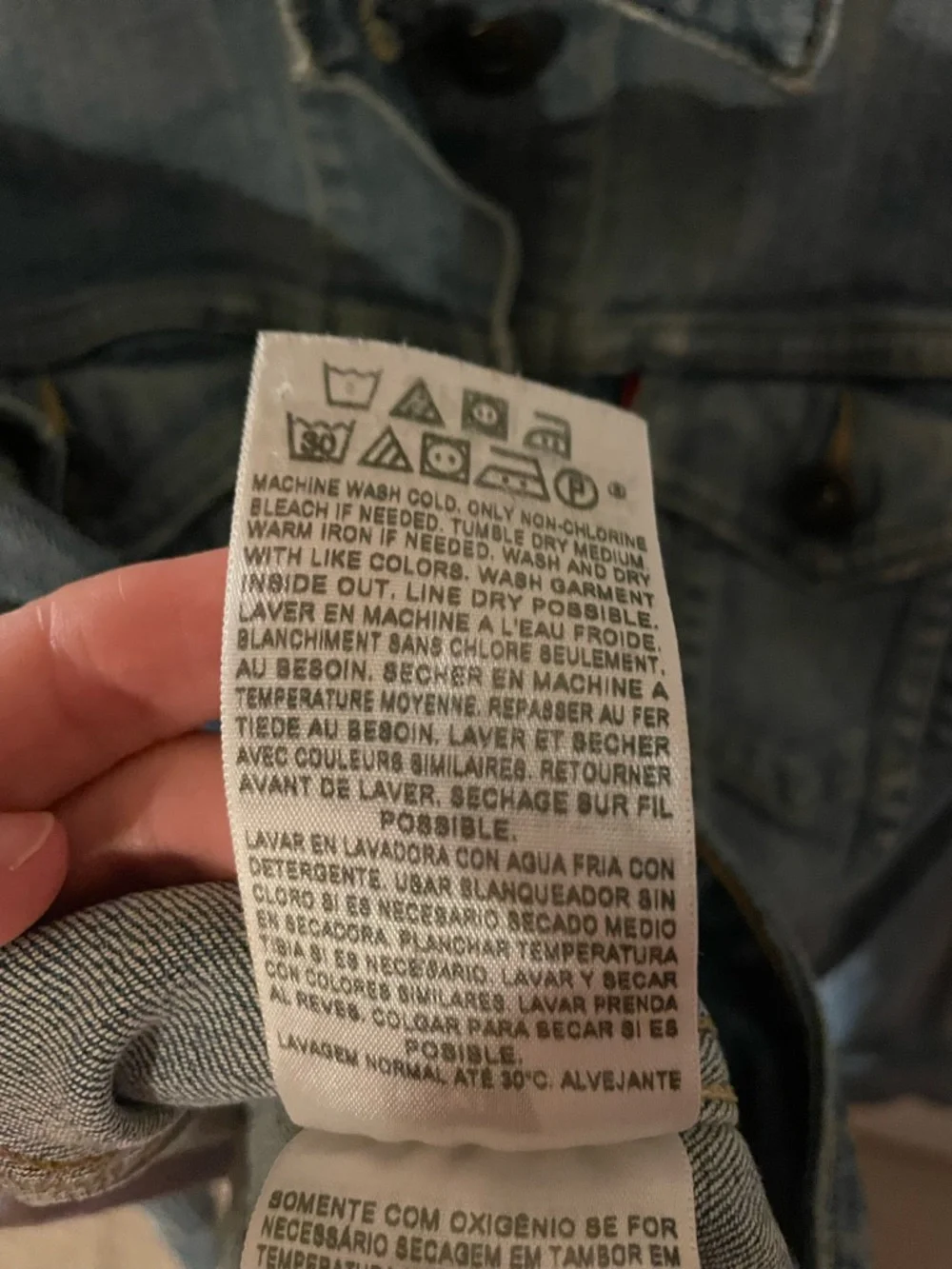 Levi’s Women’s Fitted Denim Trucker Jacket – Light Wash – Size S/P